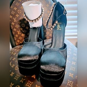 Peachy Platform heels